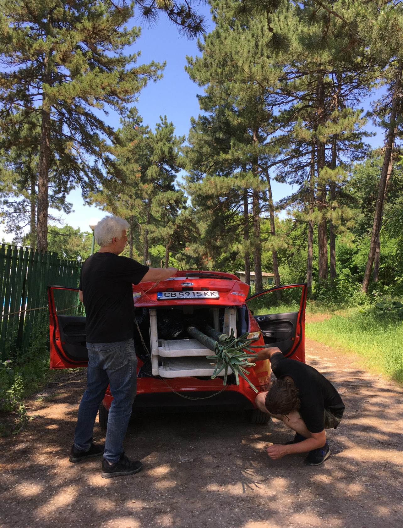 Yvo van der Vat en Herman Lamers in Ruse, Bulgarije
