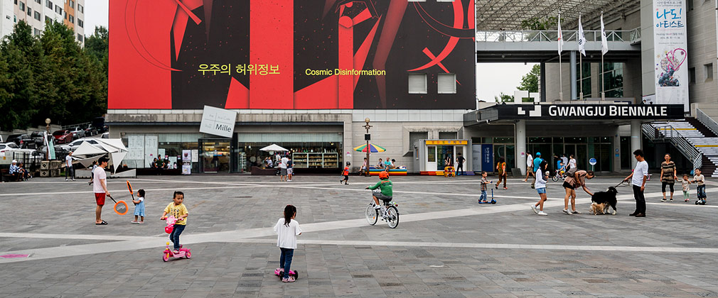 Stroom Invest Interviews / Curator #9 Azar Mahmoudian