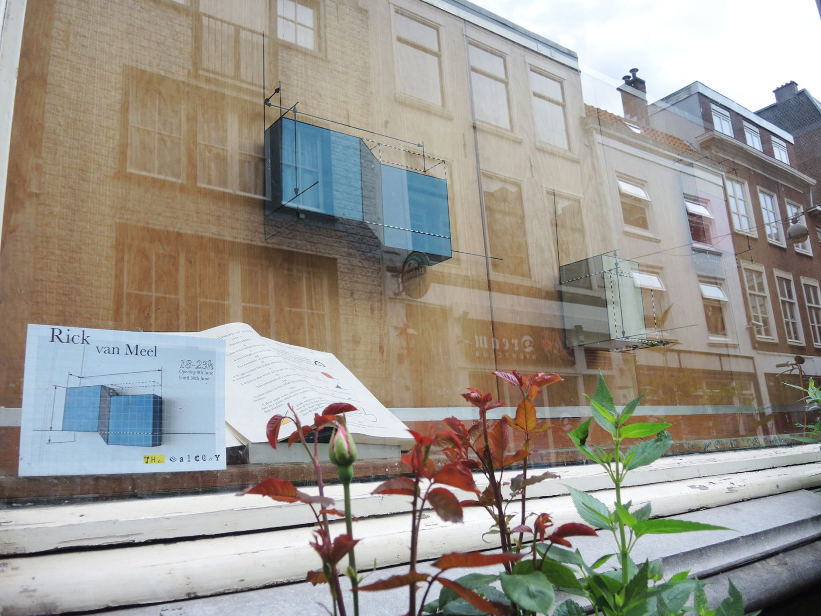 Kunstenaar springt van balkon