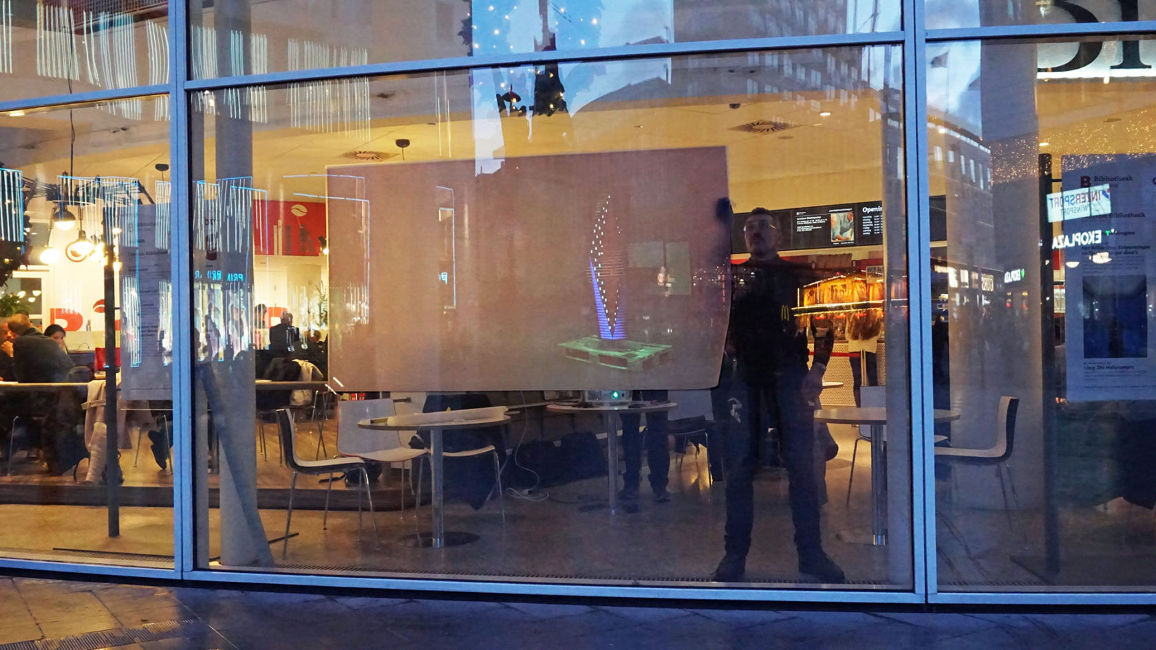 RE/FLECT/OR, de onthulling