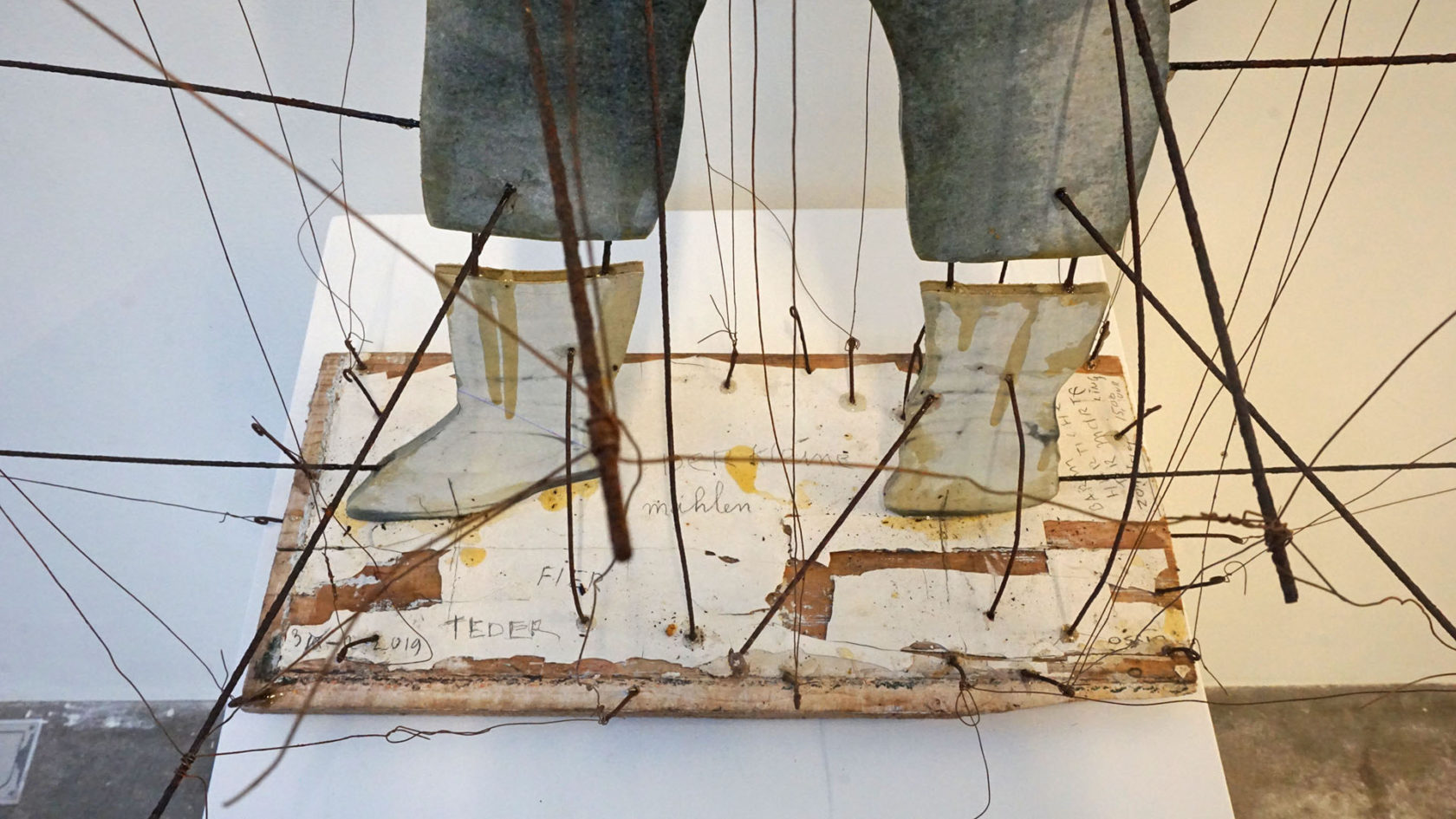 Het koper, goud en ijzerdraad tiert welig