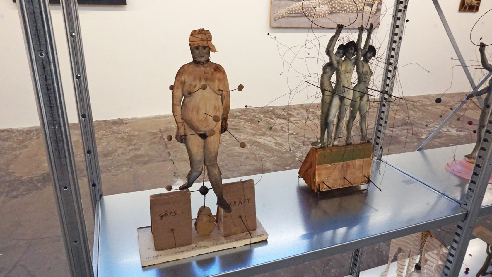 Het koper, goud en ijzerdraad tiert welig