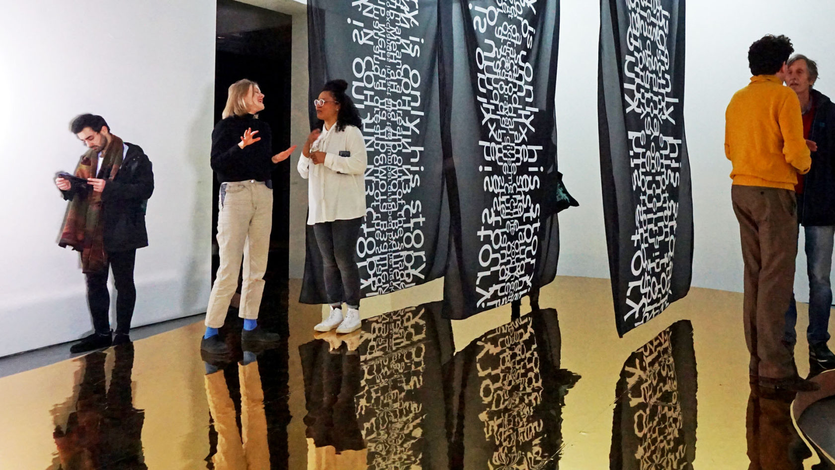 Het koper, goud en ijzerdraad tiert welig