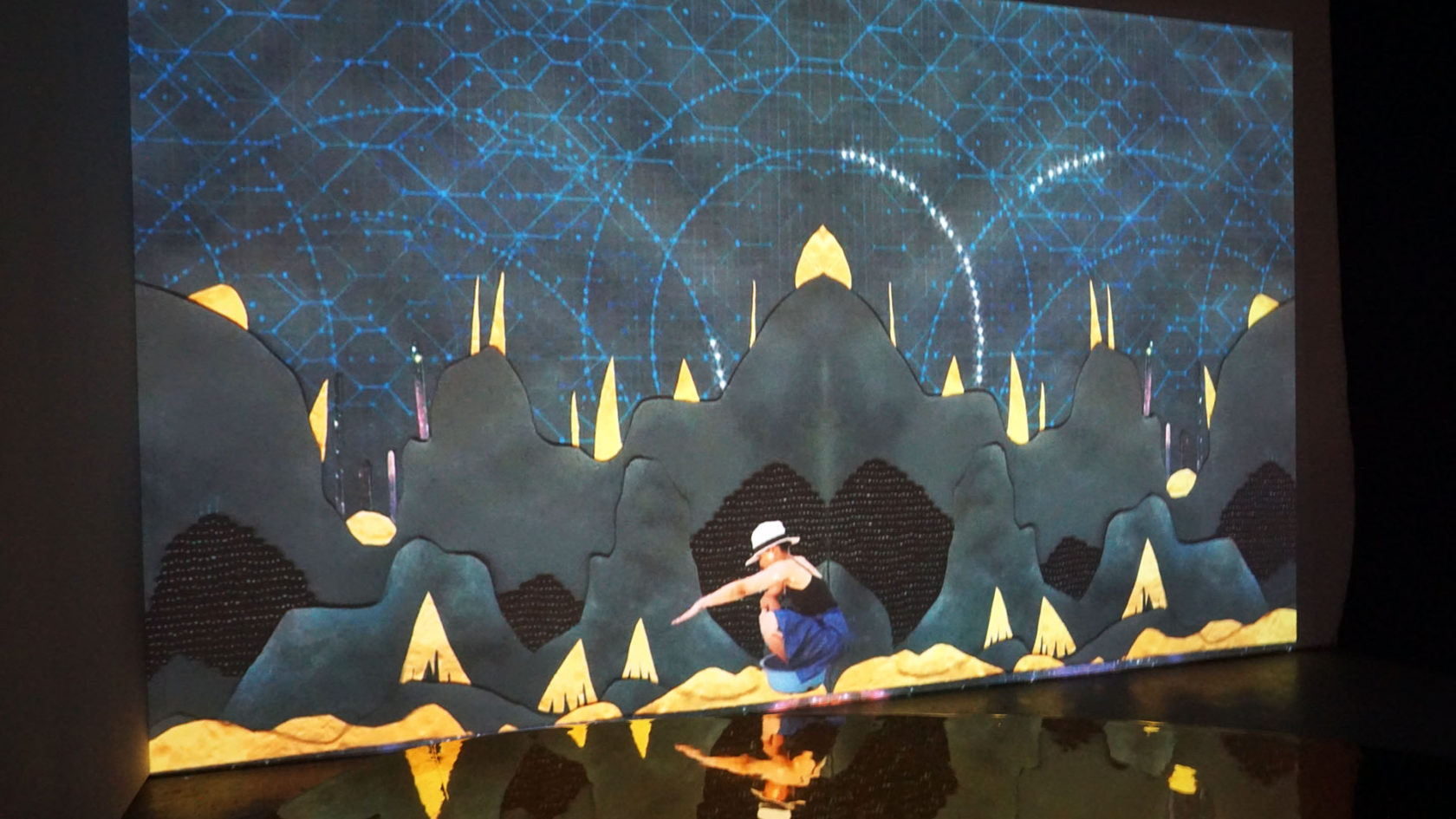 Het koper, goud en ijzerdraad tiert welig