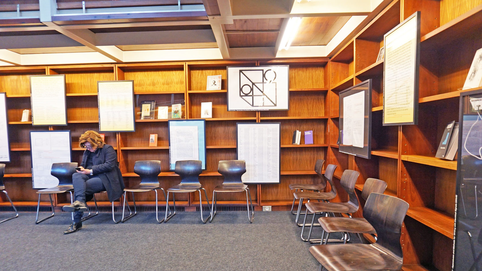 Futurist schildert een danseres in actie met 48 benen