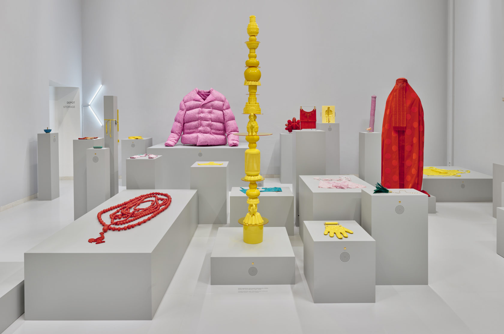 Stroom Invest interviews / artist Dewi Bekker