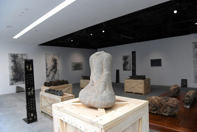 Stroom Invest interviews / curator Mizuki Endo