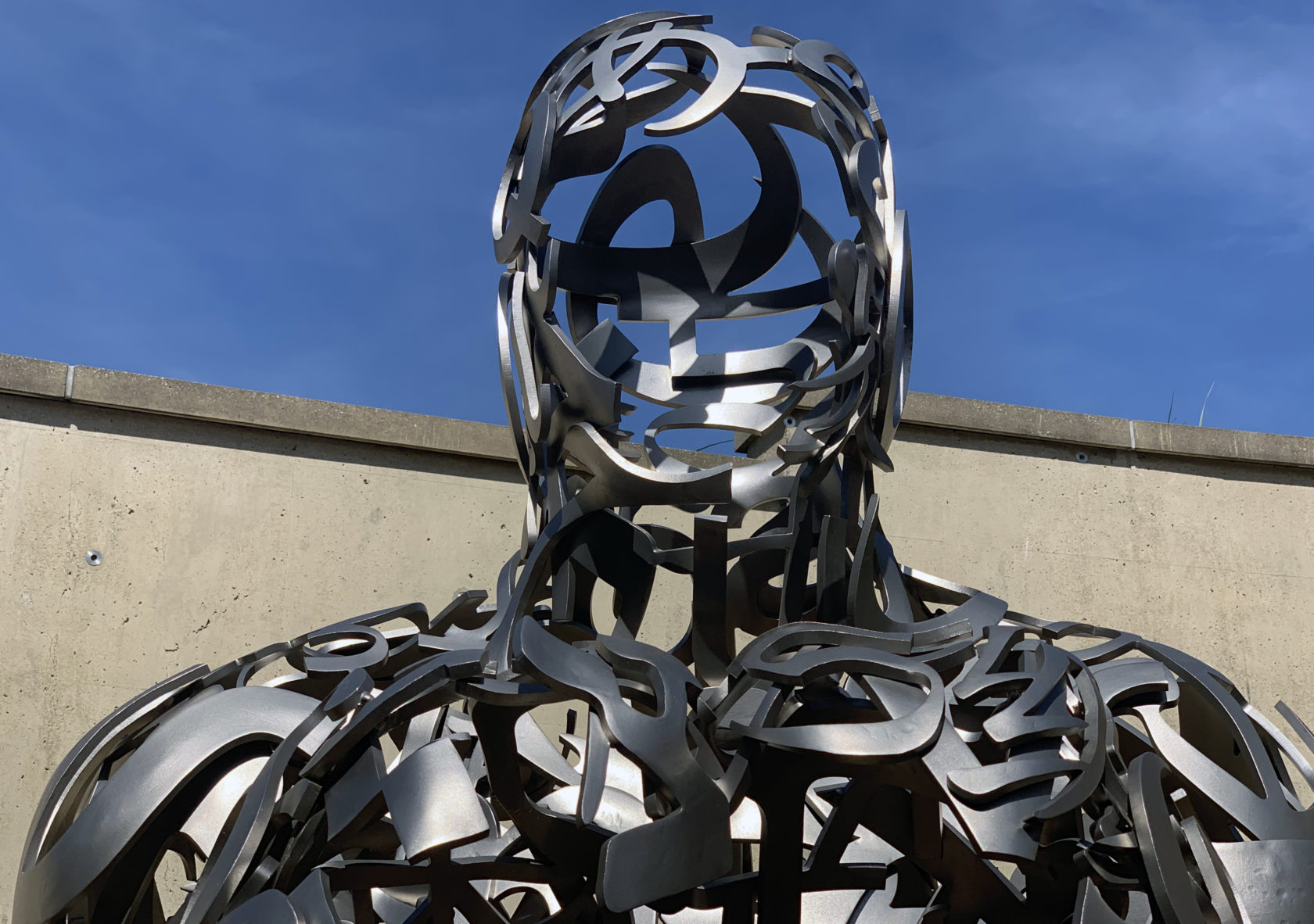 Beelden met grote thema’s, lichamen met harde feiten