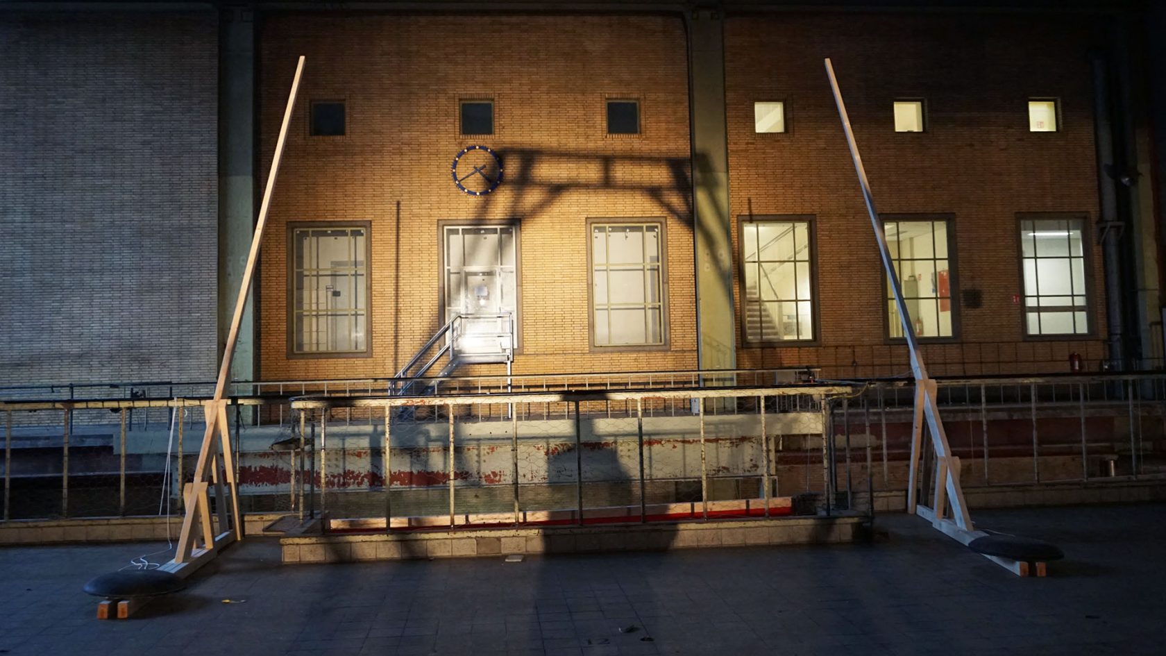 Winterwerkplaats in de EF: Oscar Peters bouwt weer een kunst8baan en nu met looping!