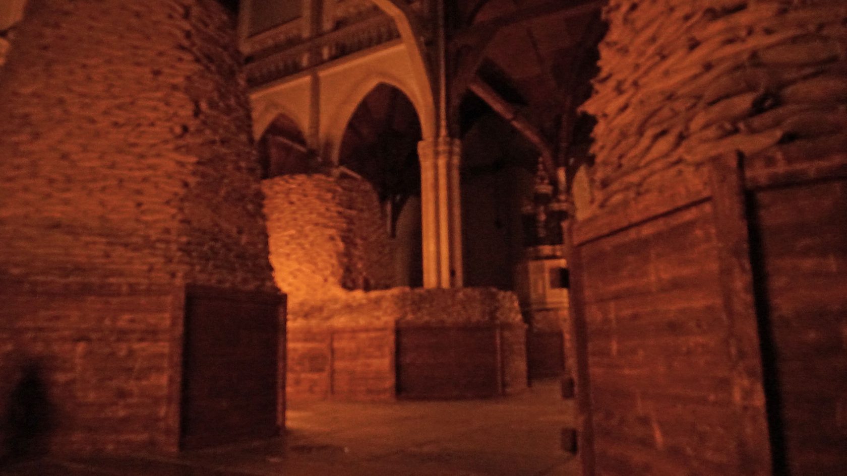 Zandzakken gevuld met poëzie