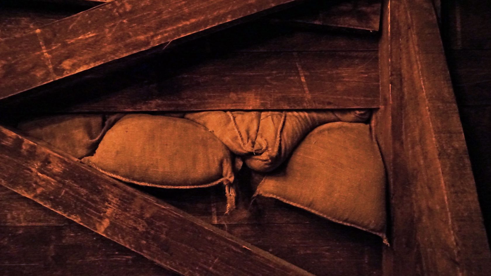 Zandzakken gevuld met poëzie