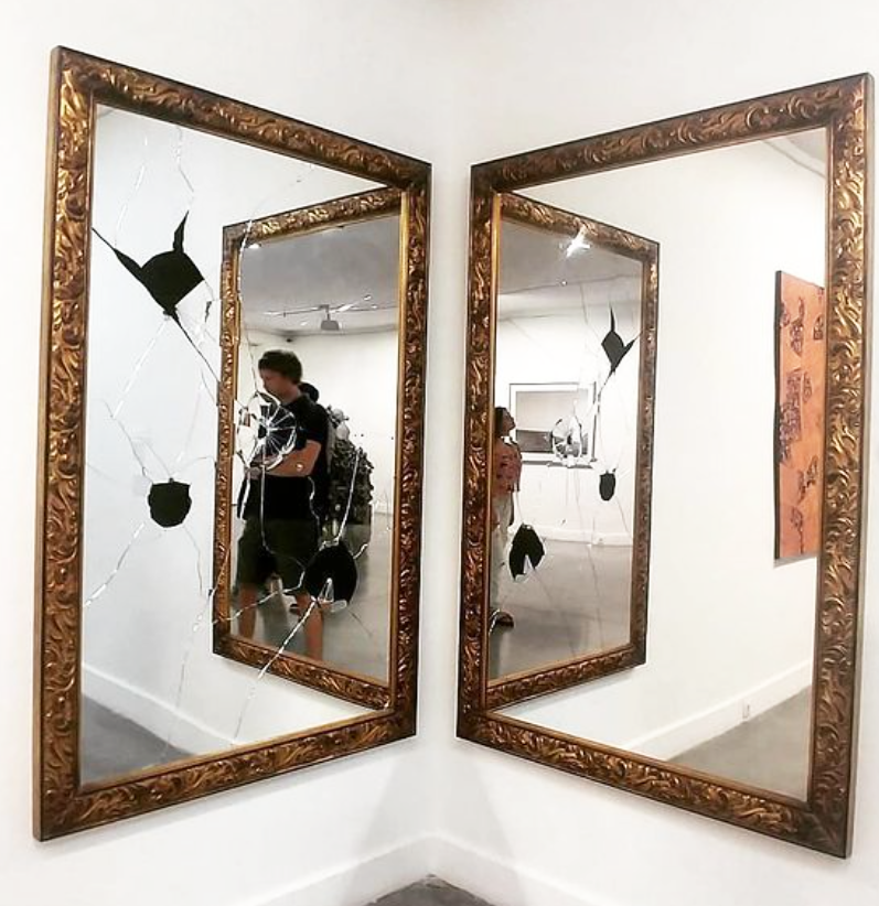 BOTSING – Two Less One door Michelangelo Pistoletto