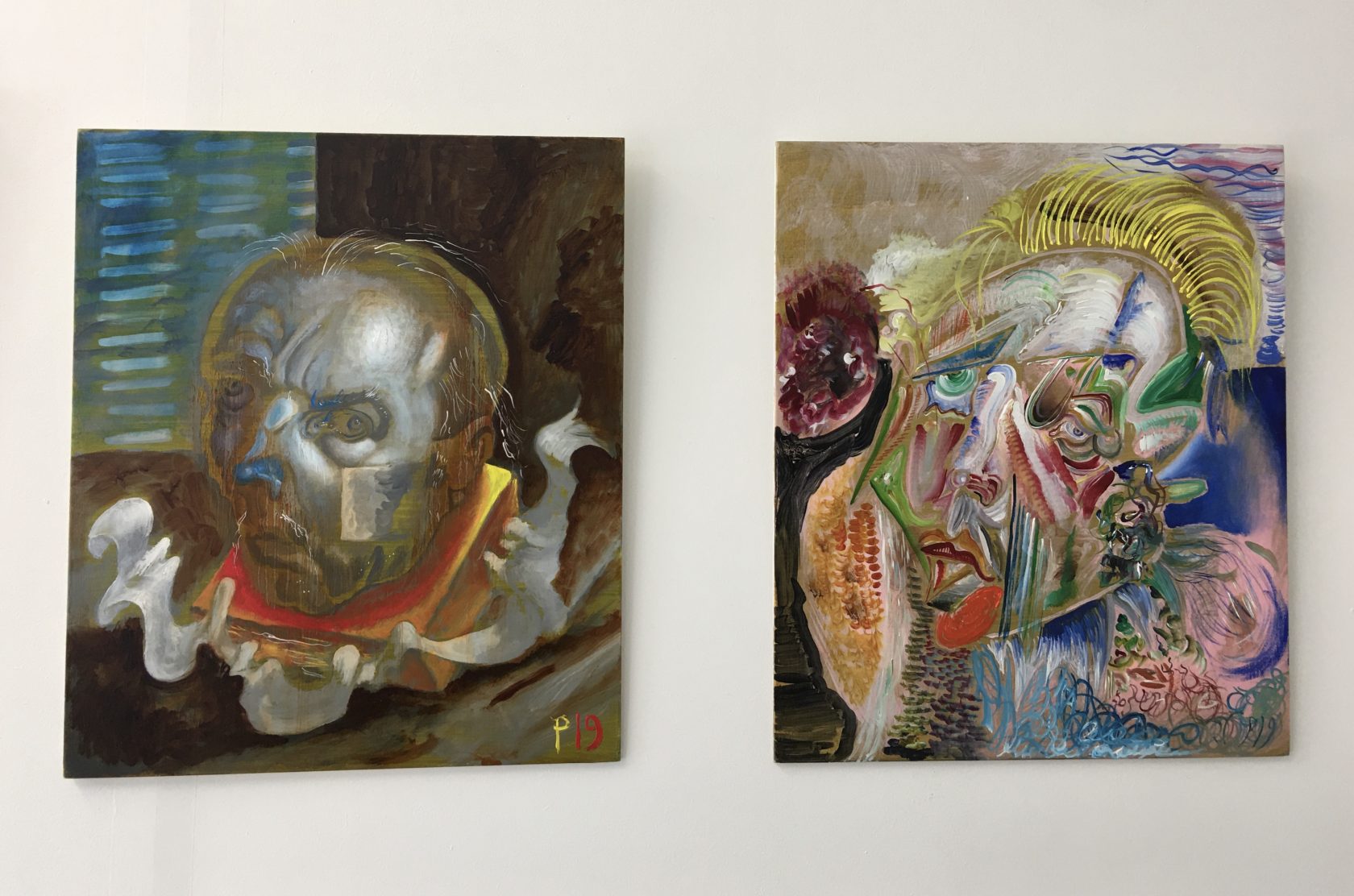 robe bleu, fond rouge en de schilderkunst