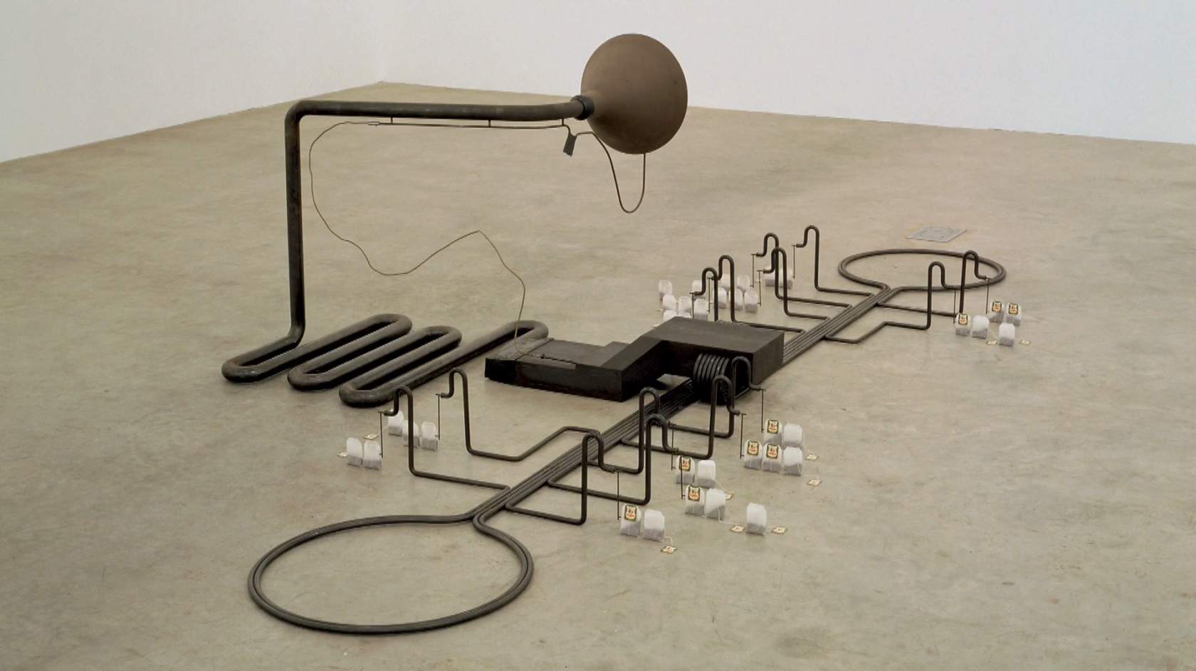 EXTRACT – ‘Finished Sentence’ door Mark Manders