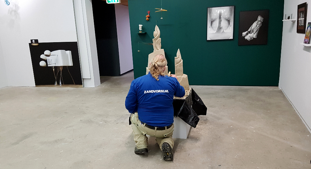 Muddy Pink Dinosaur: Sarah Carlier @ Noorderlicht Studio