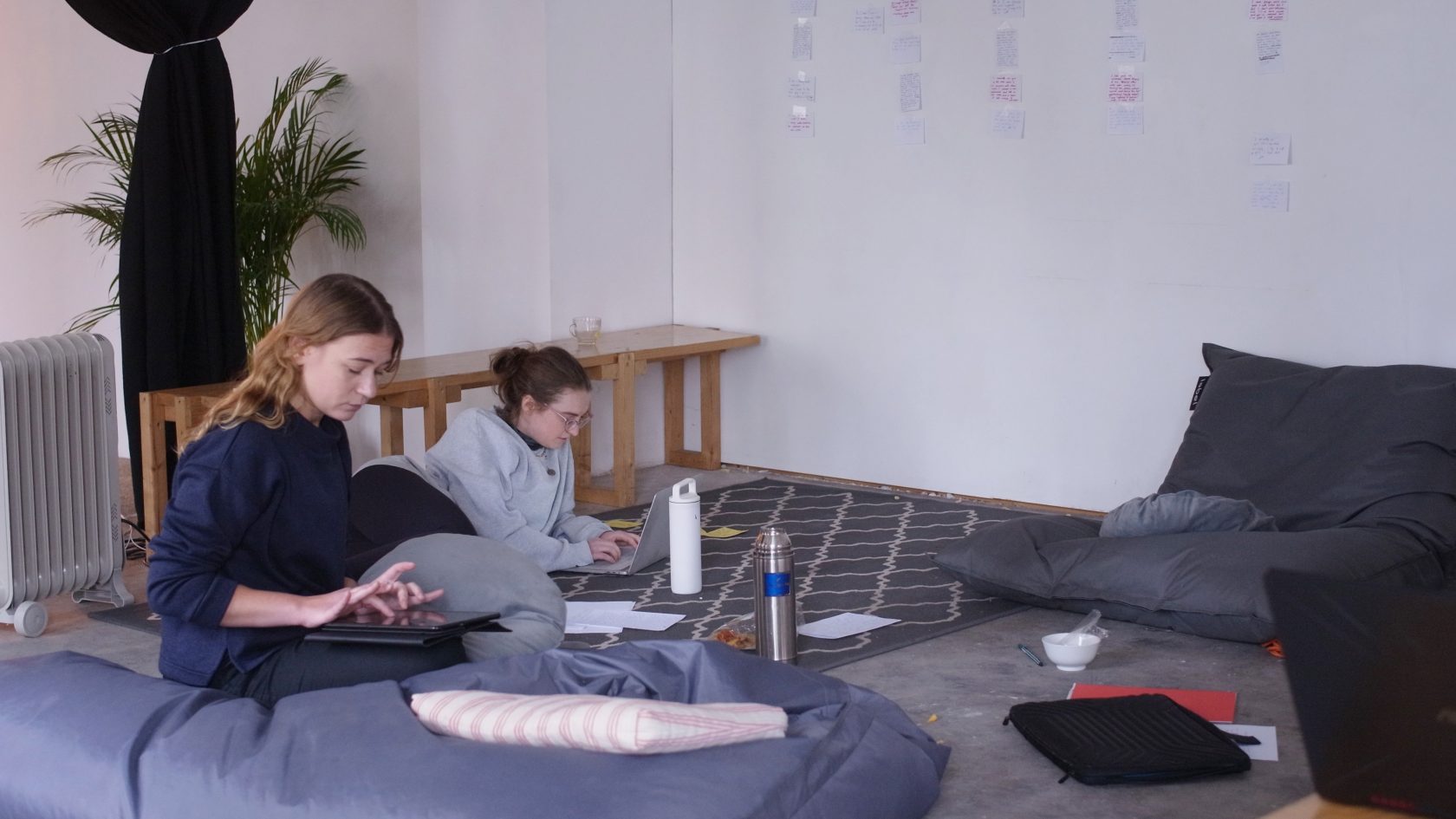 “An alphabetic order of accusations, beginnings and groceries” – on connecting writing and improvisation