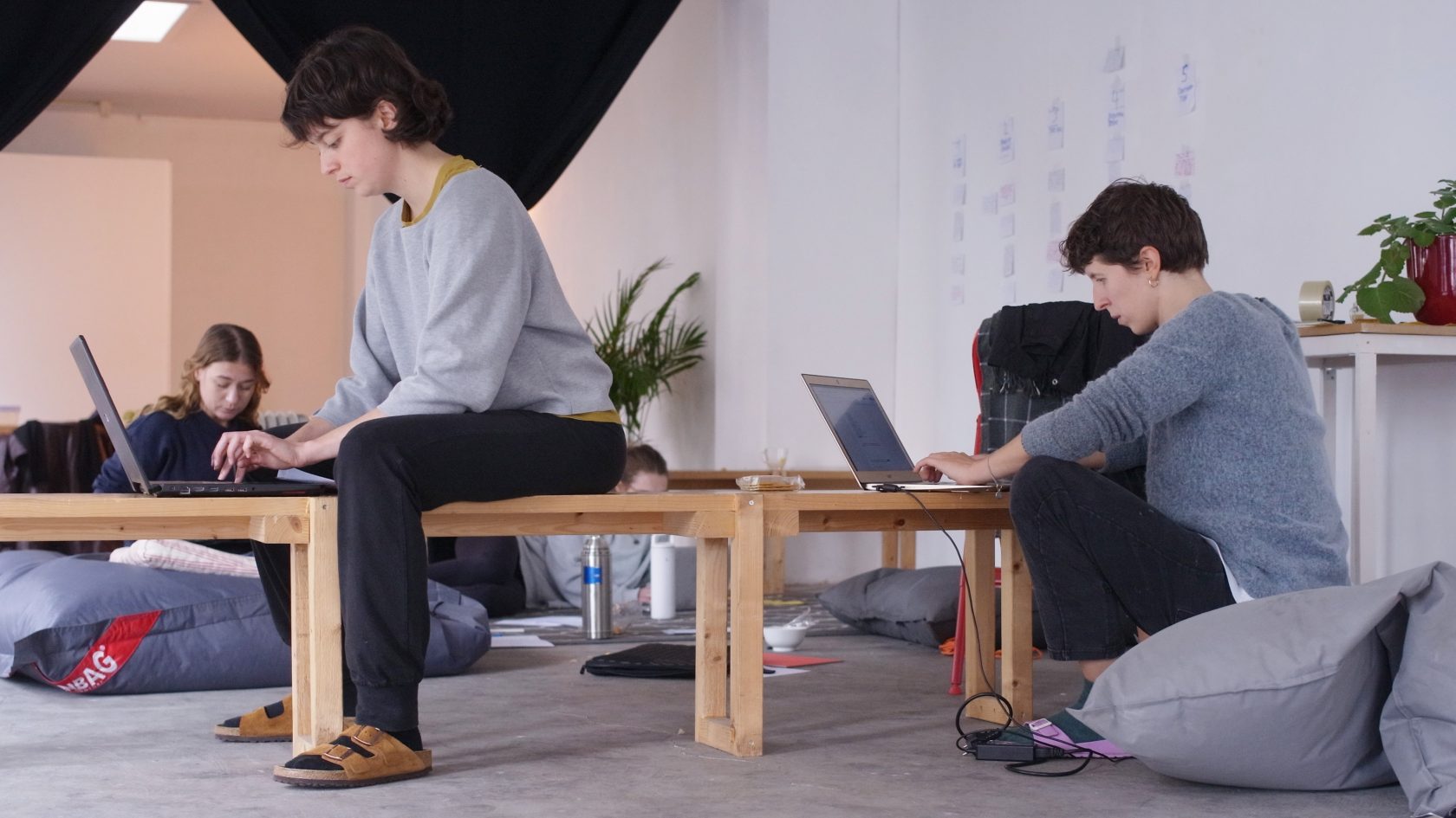 “An alphabetic order of accusations, beginnings and groceries” – on connecting writing and improvisation