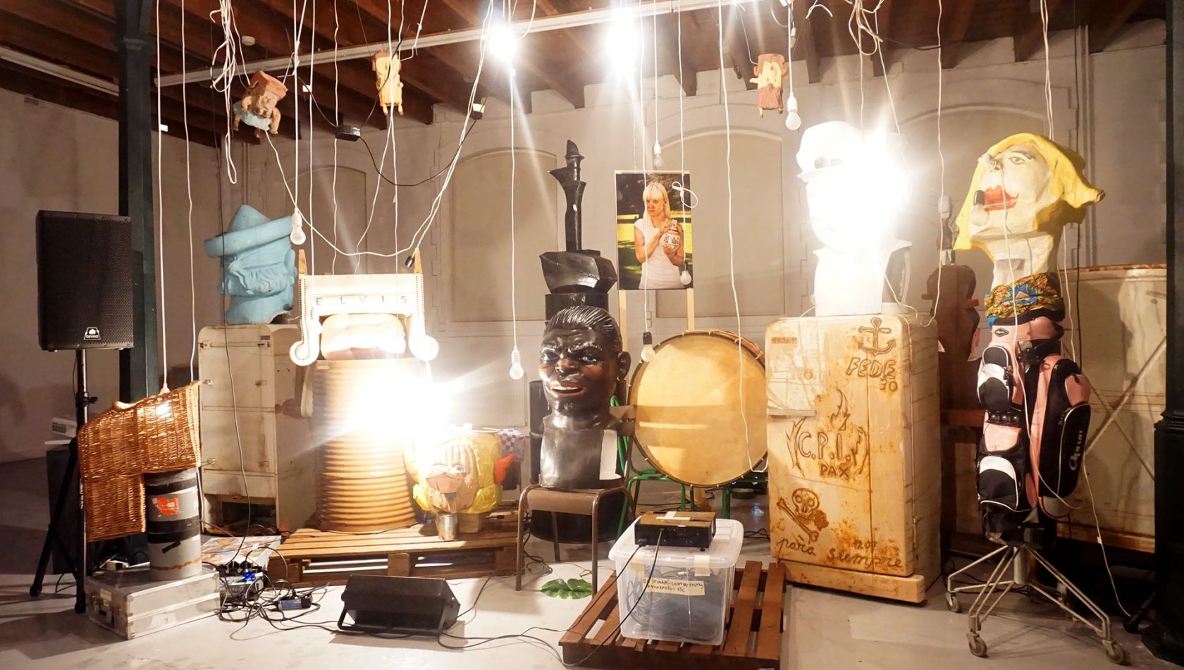 Kijk dat is die Verdult die altijd op dezelfde manier flikkert… altijd op dezelfde manier… altijd op dezelfde manier…