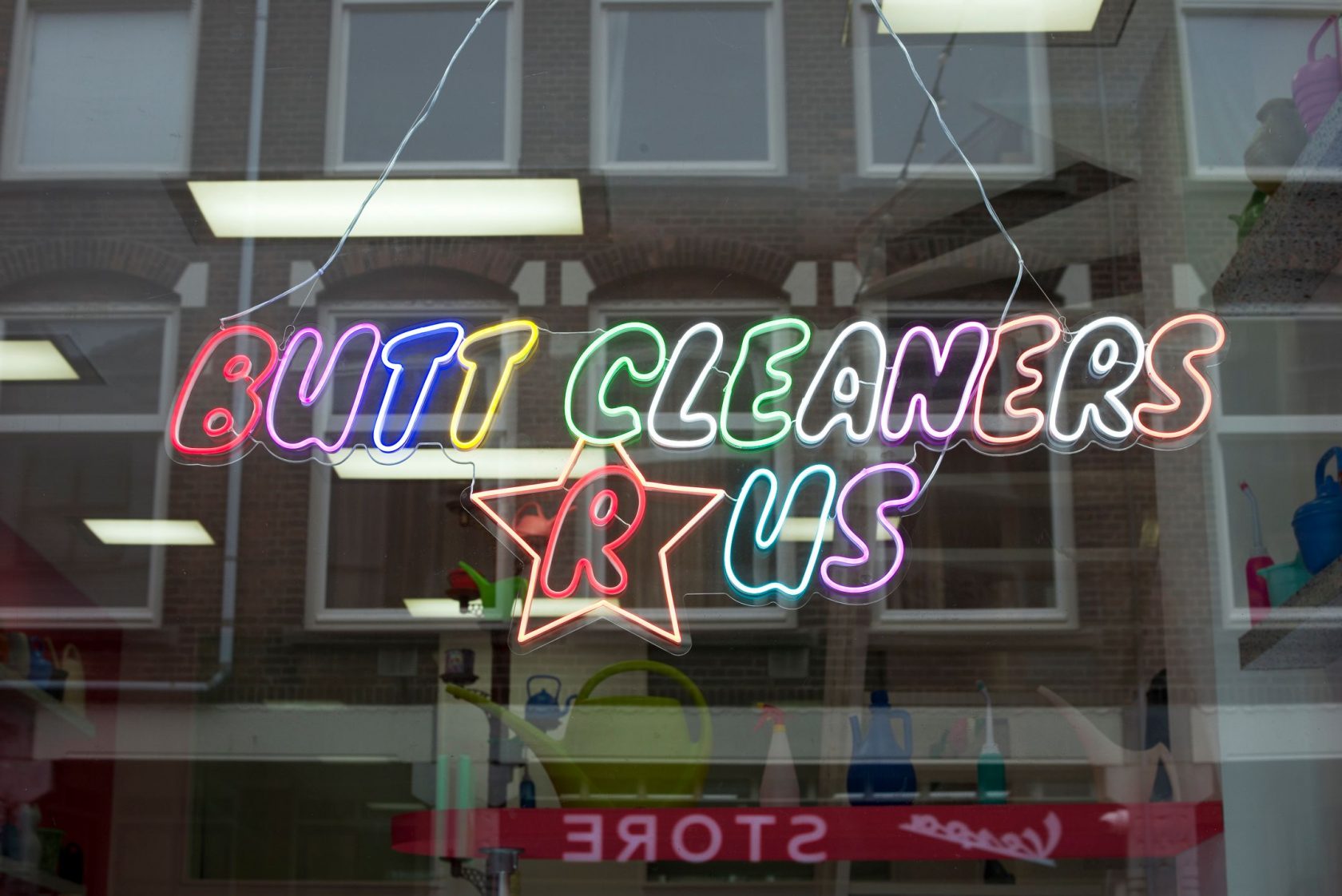 Conventies overboord: een overdosis vrolijkheid in Den Haag