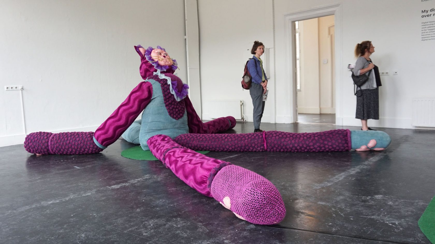 Studenten pakken de eigen draad weer op in KABK Graduation Show