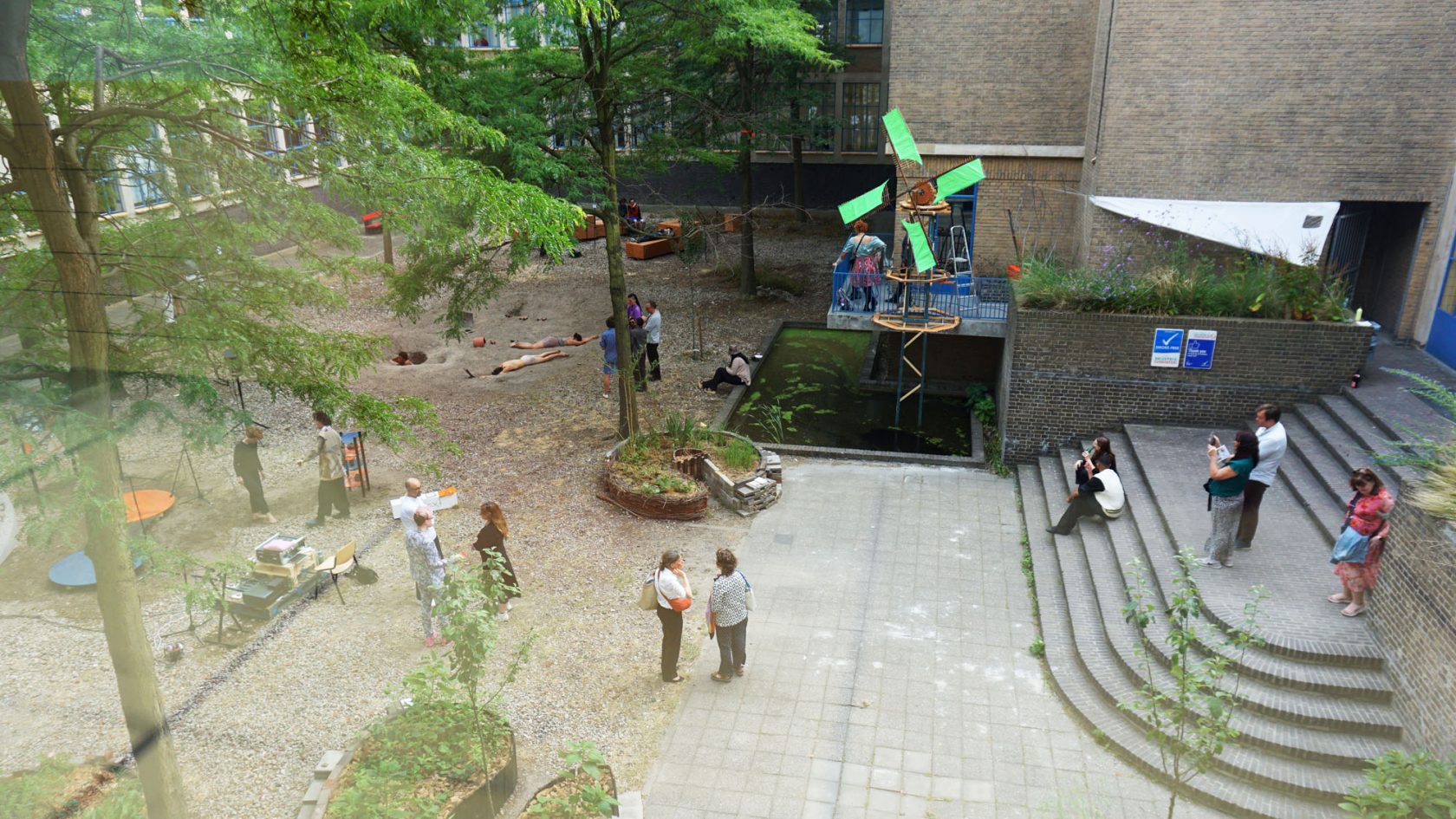 Studenten pakken de eigen draad weer op in KABK Graduation Show