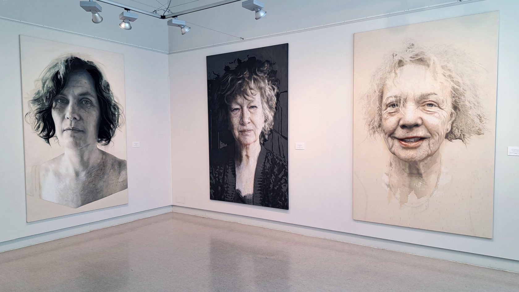 Van dicht op de huid tot onder de huid – portretten van Annemarie Busschers